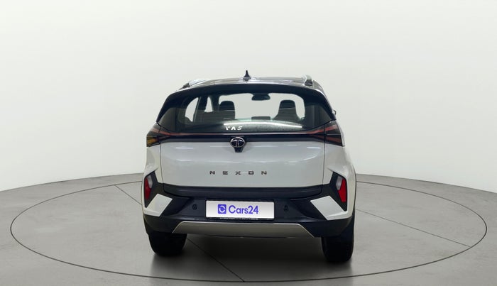 2024 Tata NEXON FEARLESS + SUNROOF AMT DUAL TONE 1.5 DIESEL, Diesel, Automatic, 39,493 km, Back/Rear