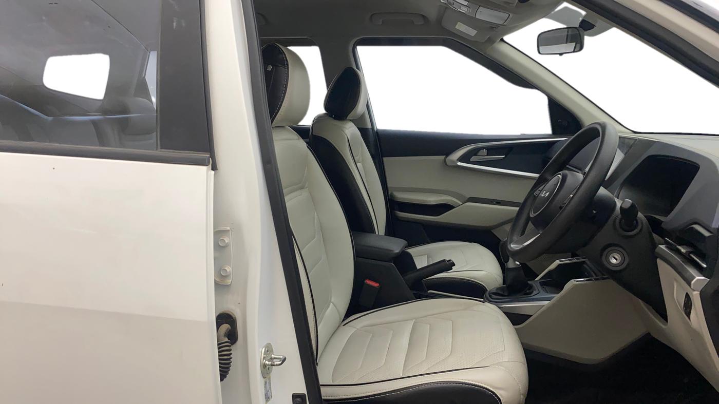 2023 KIA CARENS PRESTIGE 1.5 PETROL 7 STR, Petrol, Manual, 52,636 km, Right Side Front Door Cabin