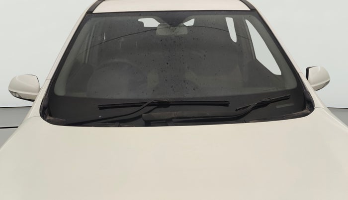 2015 Mahindra XUV500 W8, Diesel, Manual, 1,14,318 km, Front Windshield