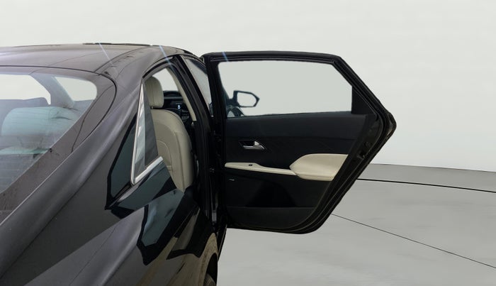 2025 Hyundai Verna SX(O) 1.5 MPI IVT , Petrol, Automatic, 5,455 km, RHS Rear Door