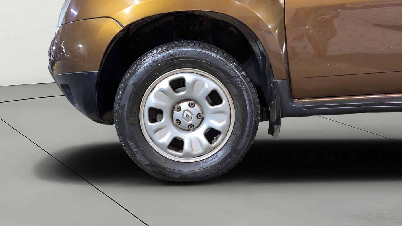 2014 Renault Duster RXL PETROL, Petrol, Manual, 37,765 km, Left Front Wheel