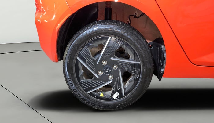 2025 Tata ALTROZ Accomplished Plus S Petrol 6DCT, Petrol, Automatic, 831 km, Right Rear Wheel