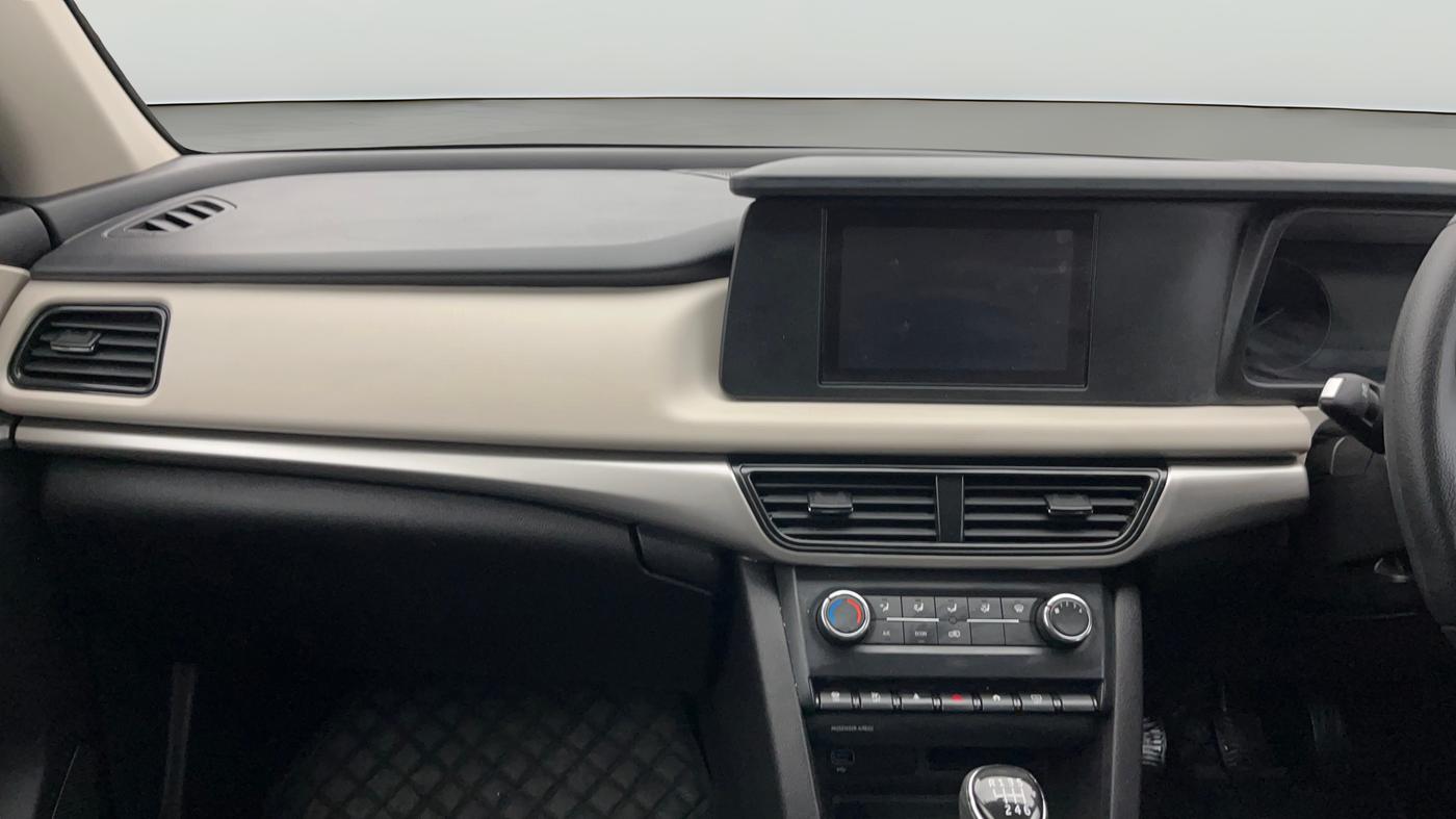 2023 Mahindra XUV700 MX P MT 5 STR, Petrol, Manual, 23,750 km, Air Conditioner