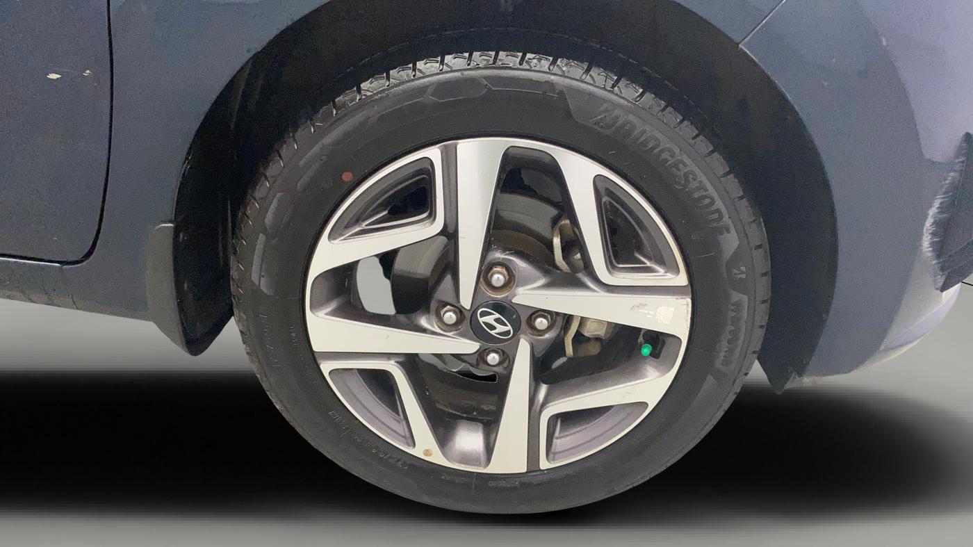 2022 Hyundai AURA SX 1.2 CNG, CNG, Manual, 1,21,535 km, Right Front Wheel