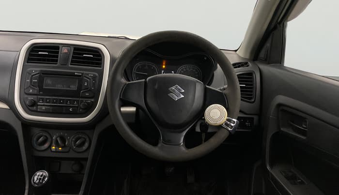 2016 Maruti Vitara Brezza LDI (O), Diesel, Manual, 1,20,785 km, Steering Wheel Close Up