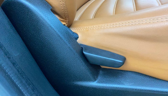 2018 Renault Duster RXS CVT, Petrol, Automatic, 24,428 km, Driver Side Adjustment Panel