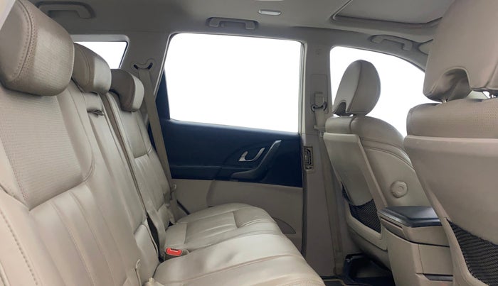 2016 Mahindra XUV500 W10 AT, Diesel, Automatic, 99,877 km, Right Side Rear Door Cabin
