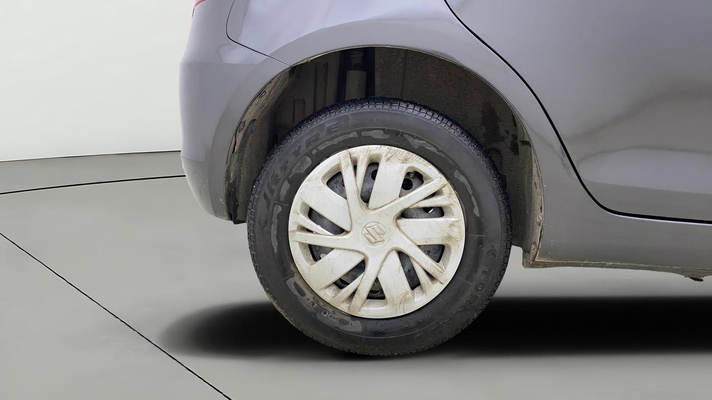 2017 Maruti Swift VXI, Petrol, Manual, 26,713 km, Right Rear Wheel