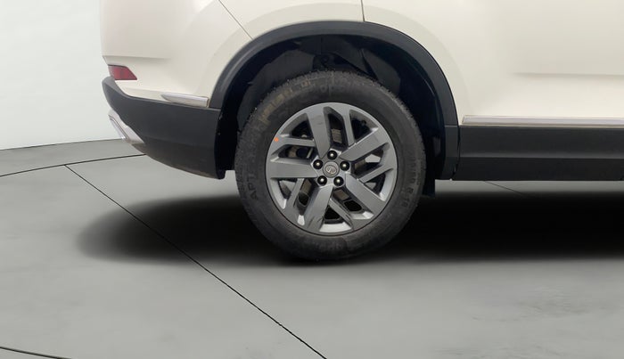2021 Tata Safari XT PLUS, Diesel, Manual, 1,16,766 km, Right Rear Wheel