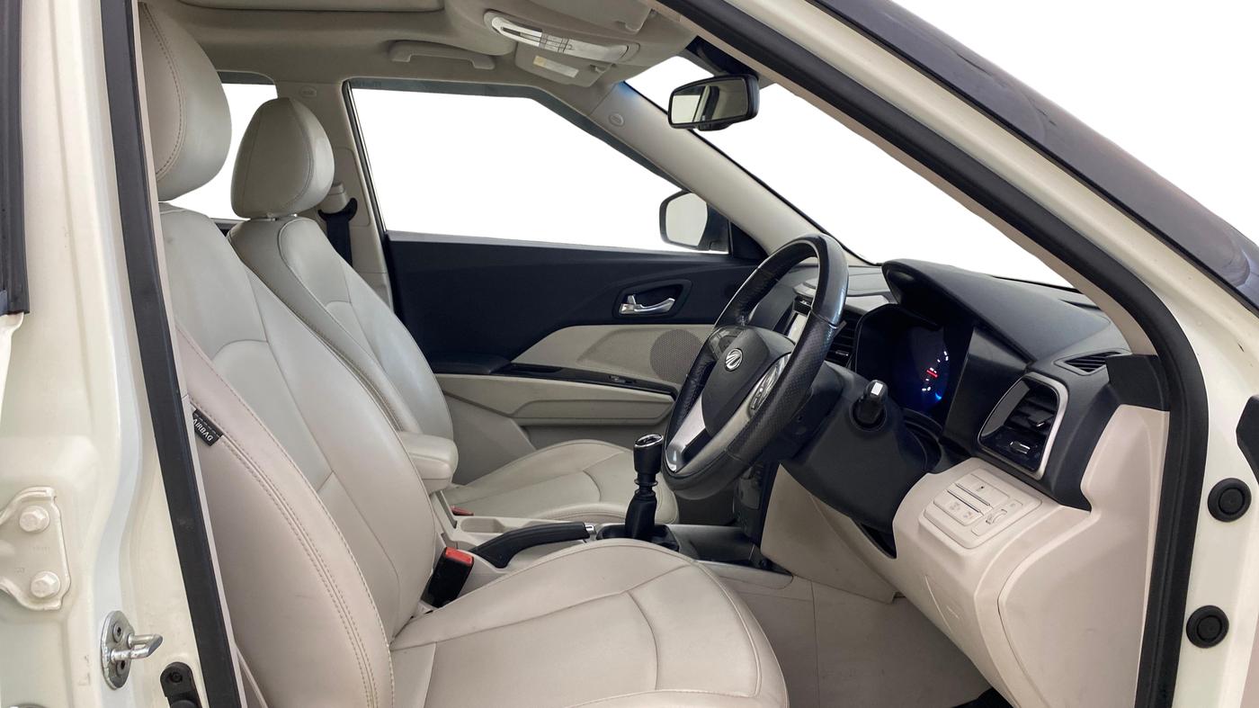 2022 Mahindra XUV300 W8 (O) 1.5 DIESEL, Diesel, Manual, 1,47,204 km, Right Side Front Door Cabin