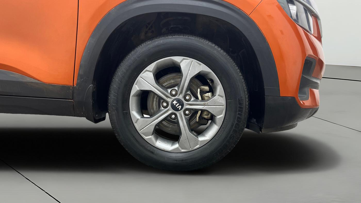 2020 KIA SELTOS HTK PLUS AT 1.5 DIESEL, Diesel, Automatic, 71,042 km, Right Front Wheel