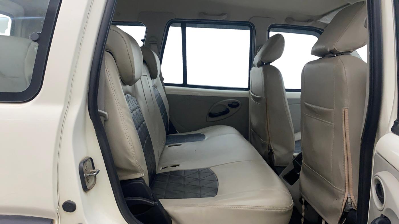 2021 Mahindra Scorpio S3 PLUS, Diesel, Manual, 1,47,126 km, Right Side Rear Door Cabin