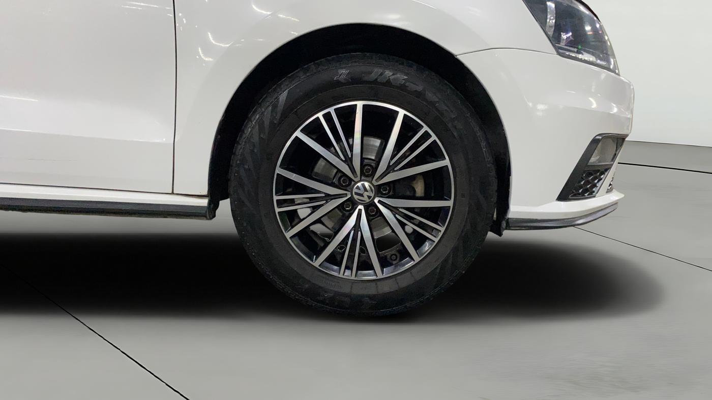 2021 Volkswagen Vento HIGHLINE 1.0L TSI, Petrol, Manual, 67,451 km, Right Front Wheel