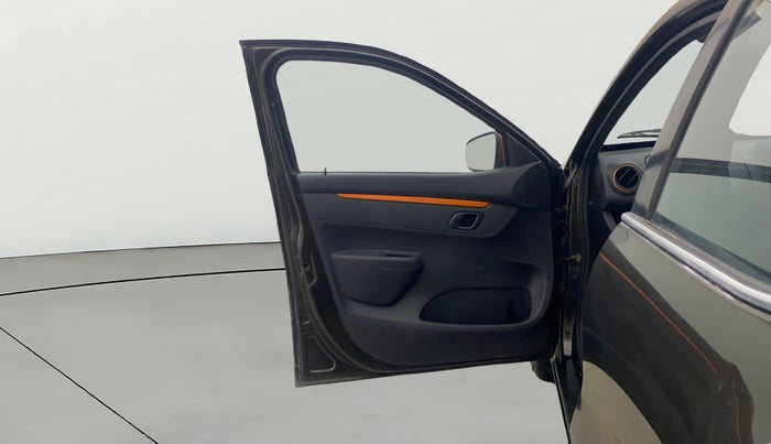 2017 Renault Kwid CLIMBER 1.0, Petrol, Manual, 40,348 km, LHS Front Door