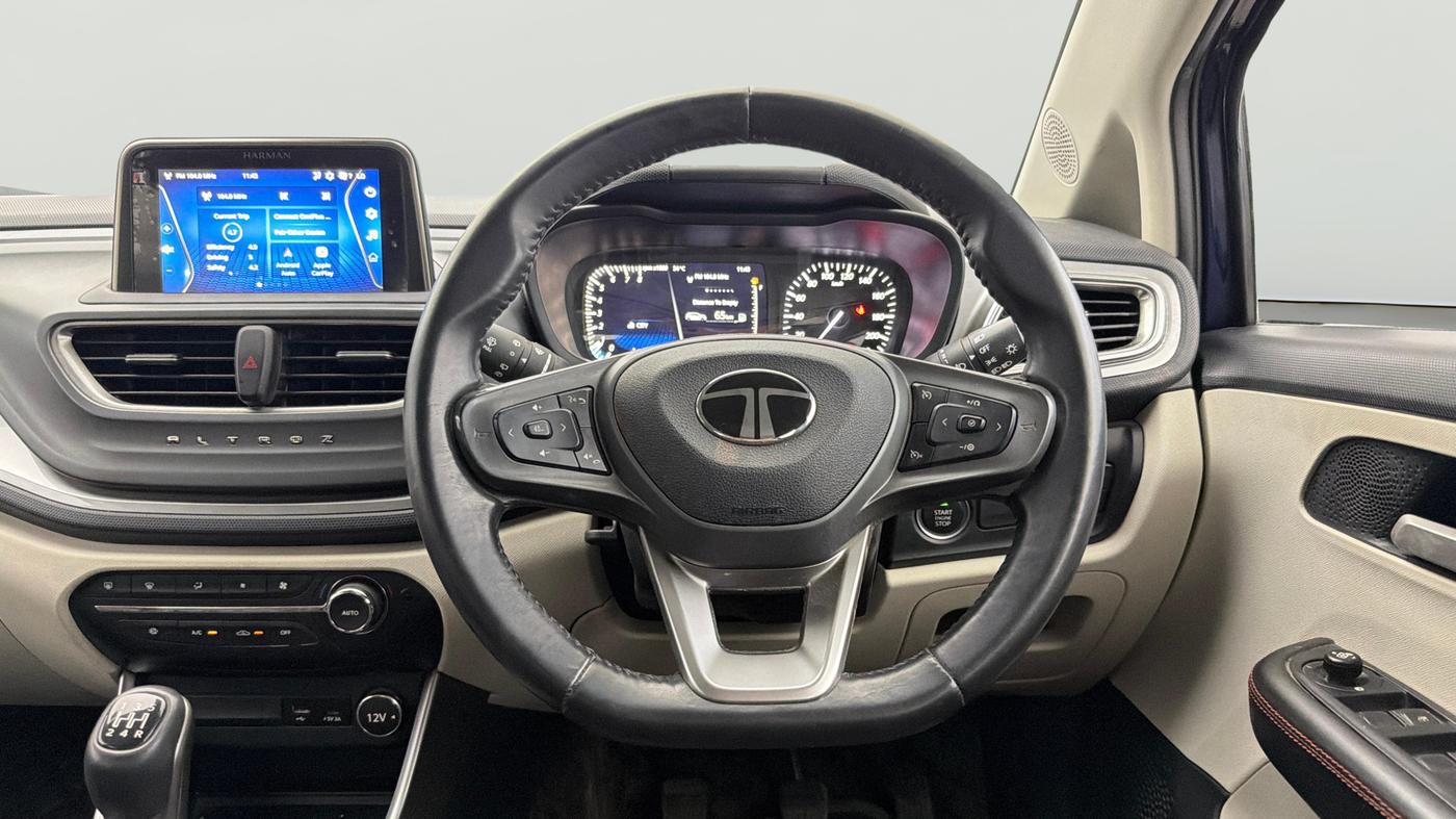 2024 Tata ALTROZ XZ + SUNROOF, Petrol, Manual, 21,970 km, Steering Wheel Close Up