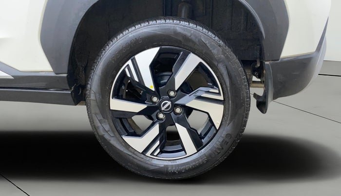 2024 Nissan MAGNITE N-Connecta B4D 1.0 Petrol MT Dual Tone, Petrol, Manual, 3,297 km, Left Rear Wheel