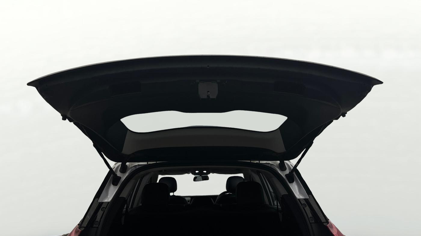 2023 Mahindra XUV700 AX 5 P AT 5 STR, Petrol, Automatic, 11,182 km, Boot Door Open