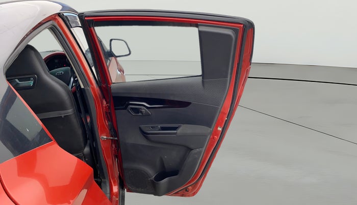 2018 Mahindra KUV 100 NXT K8 P 6 STR, Petrol, Manual, 33,453 km, RHS Rear Door