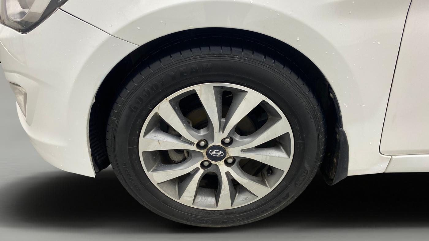 2015 Hyundai Verna FLUIDIC 1.6 CRDI SX 4S, Diesel, Manual, 60,691 km, Left Front Wheel