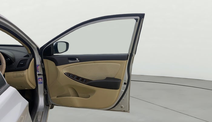 2017 Hyundai Verna 1.6 VTVT SX, Petrol, Manual, 35,102 km, RHS Front Door