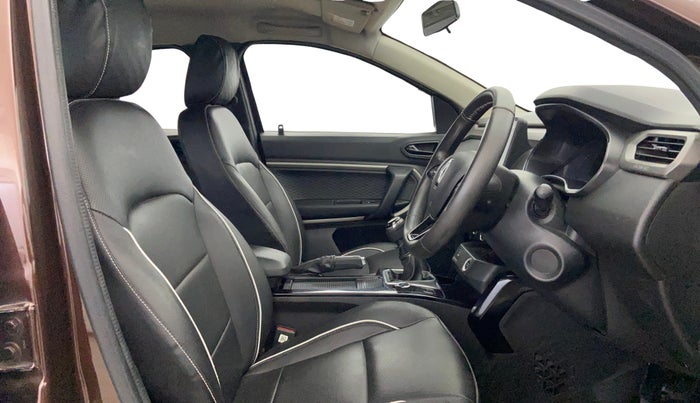 2022 Renault Kiger RXZ MT, Petrol, Manual, 56,365 km, Right Side Front Door Cabin