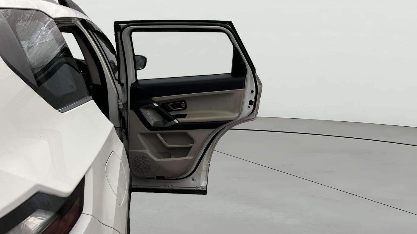2023 Tata Safari XZ, Diesel, Manual, 40,943 km, RHS Rear Door