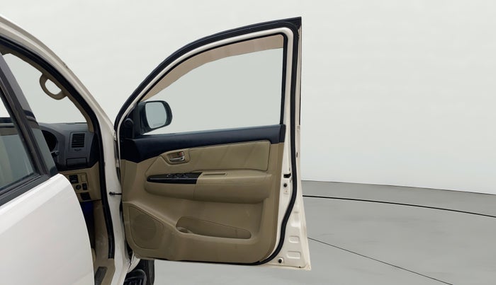 2014 Toyota Fortuner 3.0 4X2 AT, Diesel, Automatic, 82,343 km, RHS Front Door