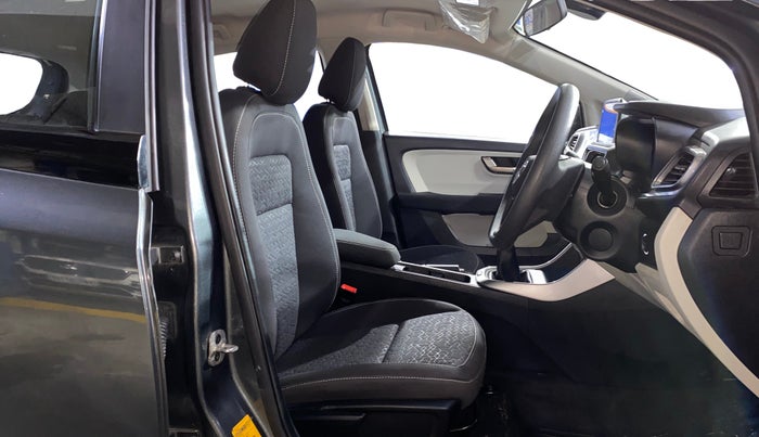 2023 Tata ALTROZ XZ PETROL, Petrol, Manual, 2,818 km, Right Side Front Door Cabin