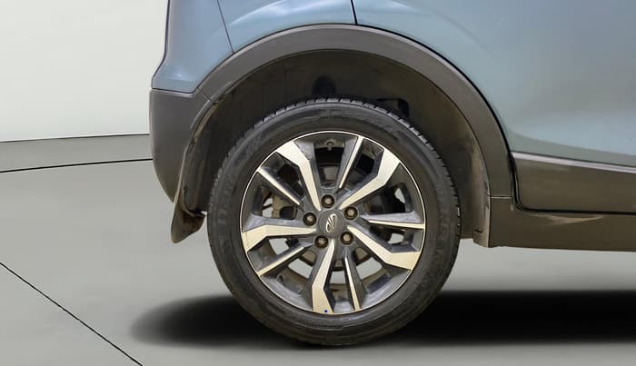 2019 Mahindra XUV300 W8 (O) 1.5 DIESEL AMT, Diesel, Automatic, 55,796 km, Right Rear Wheel