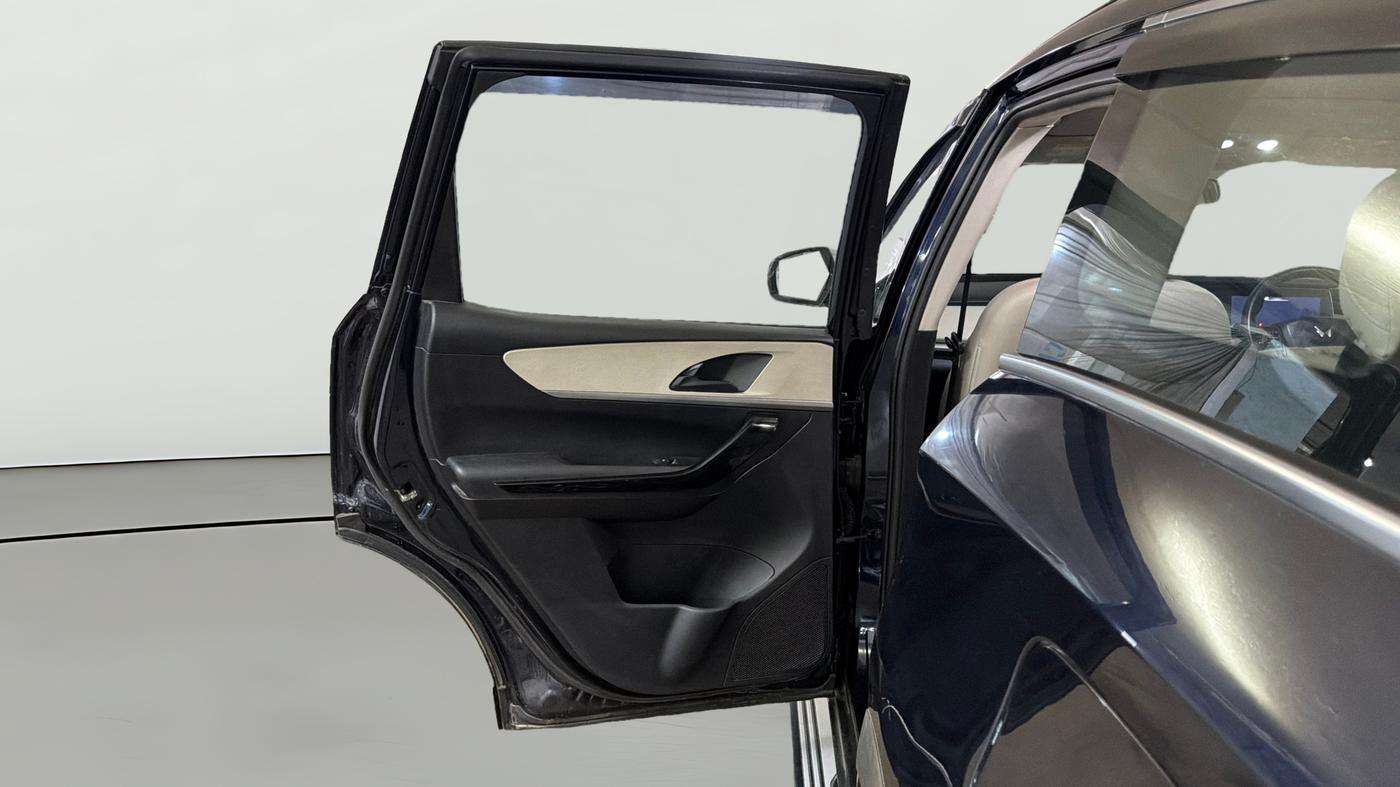 2022 Mahindra XUV700 AX 5 P AT 5 STR, Petrol, Automatic, 53,521 km, LHS Rear Door