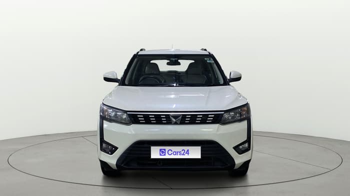 2023 Mahindra XUV300 W6 1.2 PETROL, Petrol, Manual, 31,614 km, Front