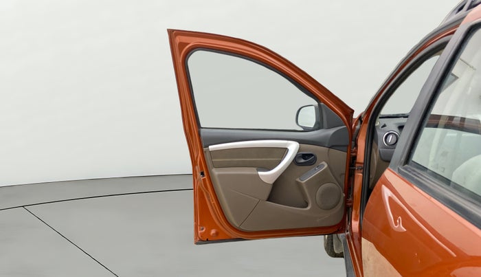 2016 Renault Duster RXL PETROL, Petrol, Manual, 39,124 km, LHS Front Door