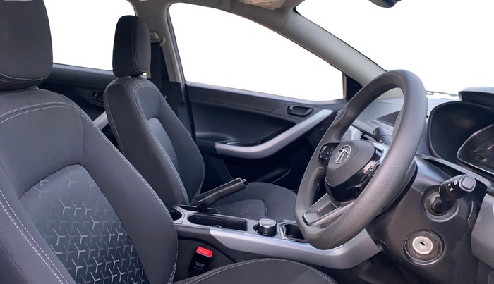 2022 Tata NEXON XM SUNROOF PETROL, Petrol, Manual, 21,703 km, Right Side Front Door Cabin