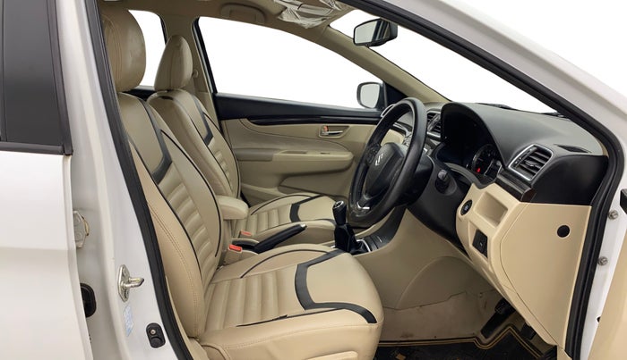 2016 Maruti Ciaz ZXI, Petrol, Manual, 49,976 km, Right Side Front Door Cabin