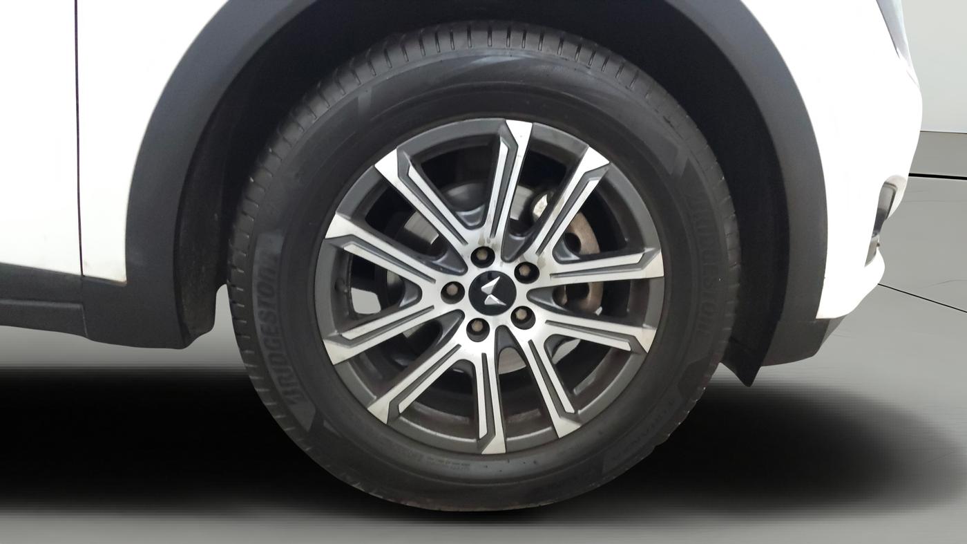 2024 Mahindra XUV700 AX 7 LUXURY D AT 7 STR, Diesel, Automatic, 52,611 km, Right Front Wheel