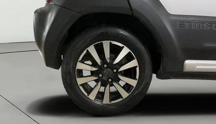 2015 Toyota Etios CROSS 1.2 G, CNG, Manual, 64,189 km, Right Rear Wheel