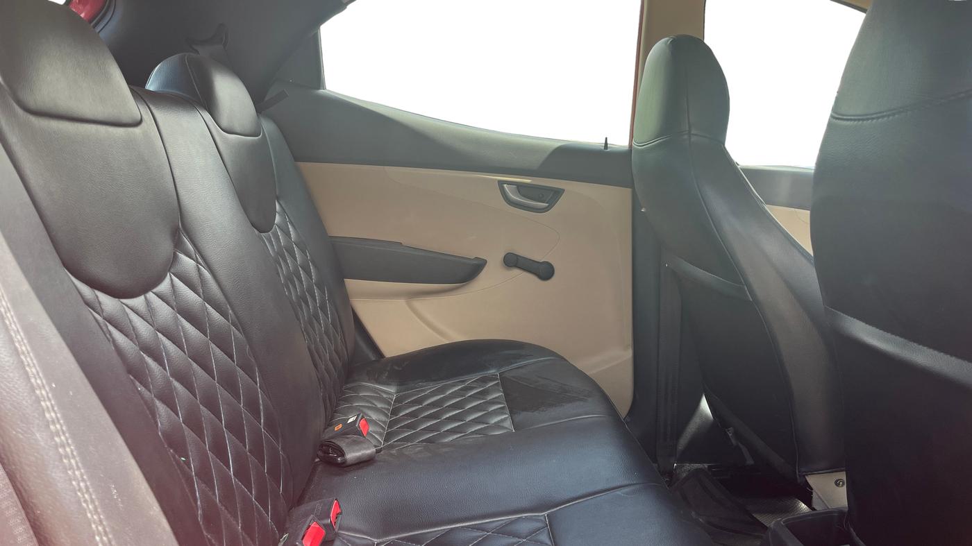2017 Hyundai Eon SPORTZ, Petrol, Manual, 10,539 km, Right Side Rear Door Cabin