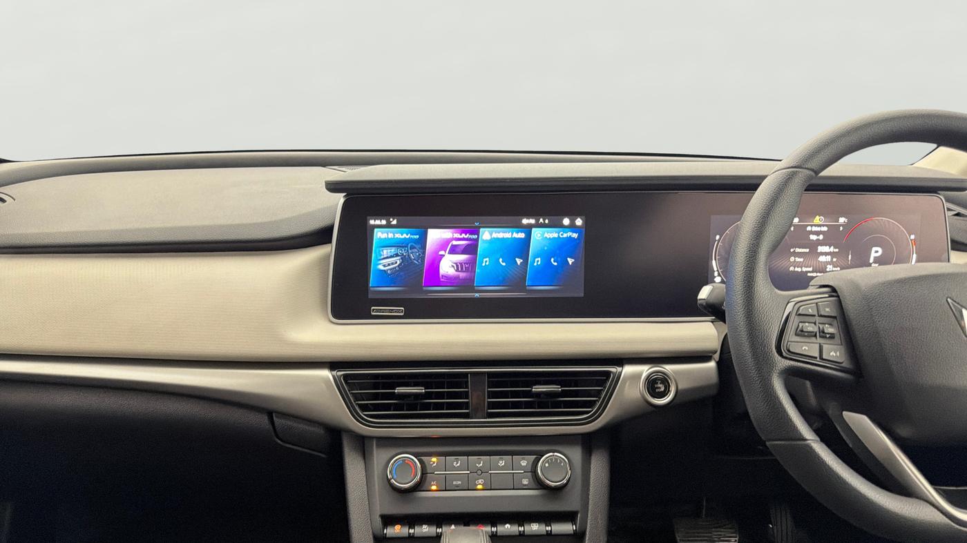 2025 Mahindra XUV700 AX 5 P AT 5 STR, Petrol, Automatic, 3,138 km, Air Conditioner