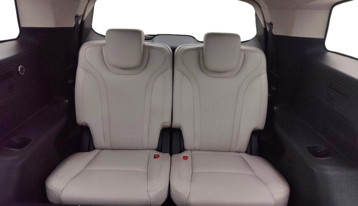 2022 Mahindra XUV700 AX 7 LUXURY P AT 7 STR, Petrol, Automatic, 17,184 km, Third Seat Row ( optional )