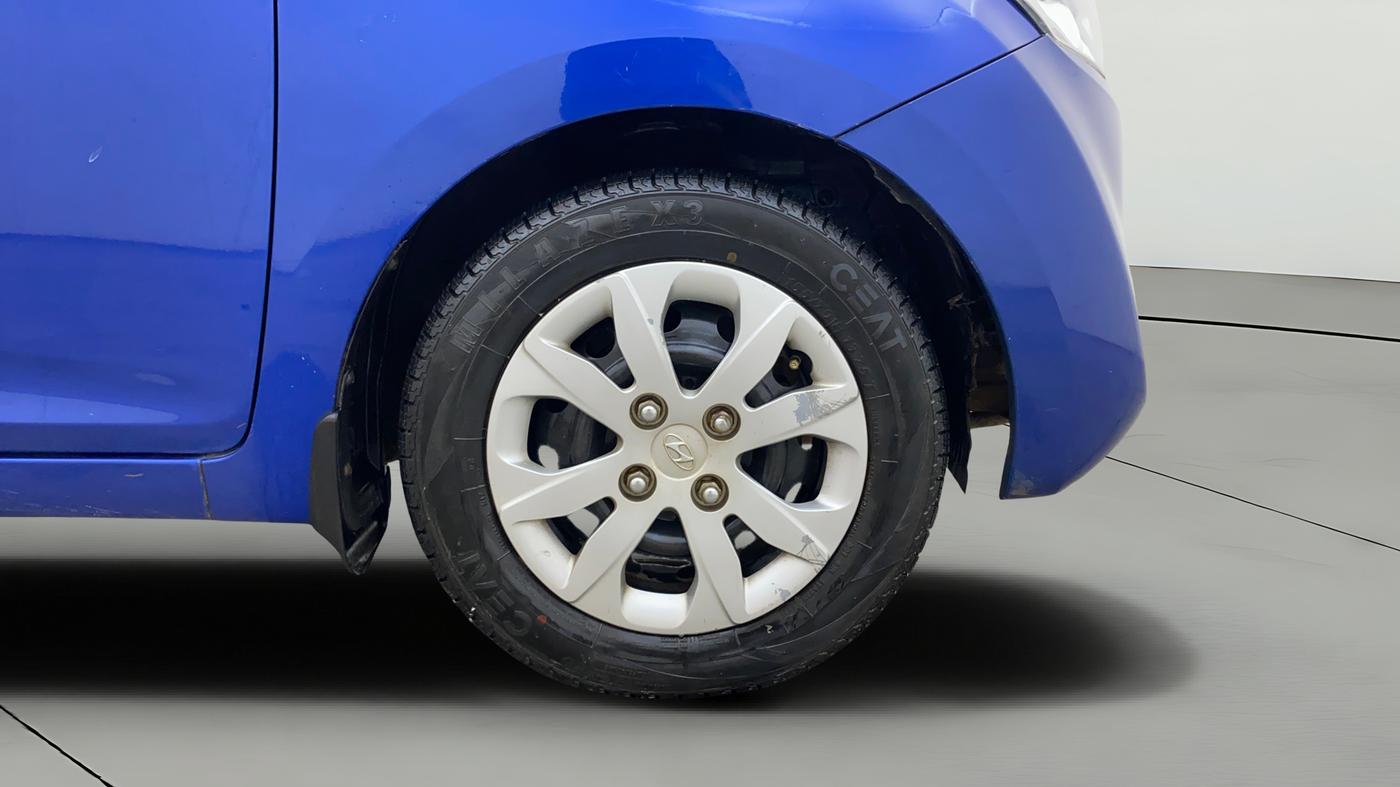 2014 Hyundai Eon SPORTZ, Petrol, Manual, 45,716 km, Right Front Wheel