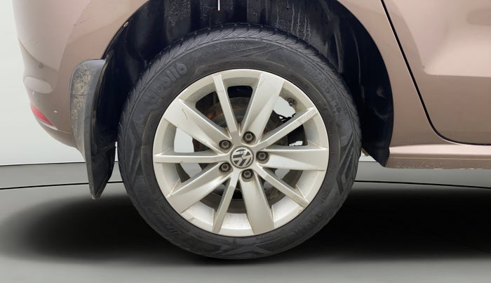 2017 Volkswagen Polo HIGHLINE1.2L, Petrol, Manual, 28,989 km, Right Rear Wheel