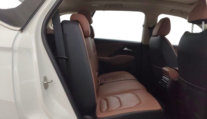 2023 MG HECTOR PLUS SHARP PRO 1.5 PETROL TURBO CVT 7 STR, Petrol, Automatic, 22,912 km, Right Side Rear Door Cabin