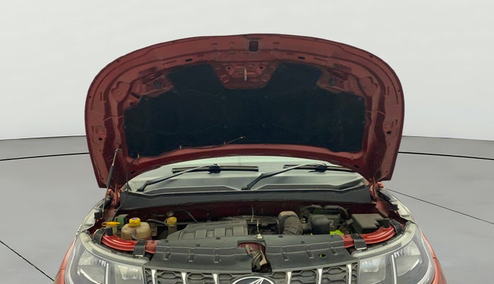 2017 Mahindra KUV 100 NXT K8 P 6 STR DUAL TONE, Petrol, Manual, 40,703 km, Open Bonet