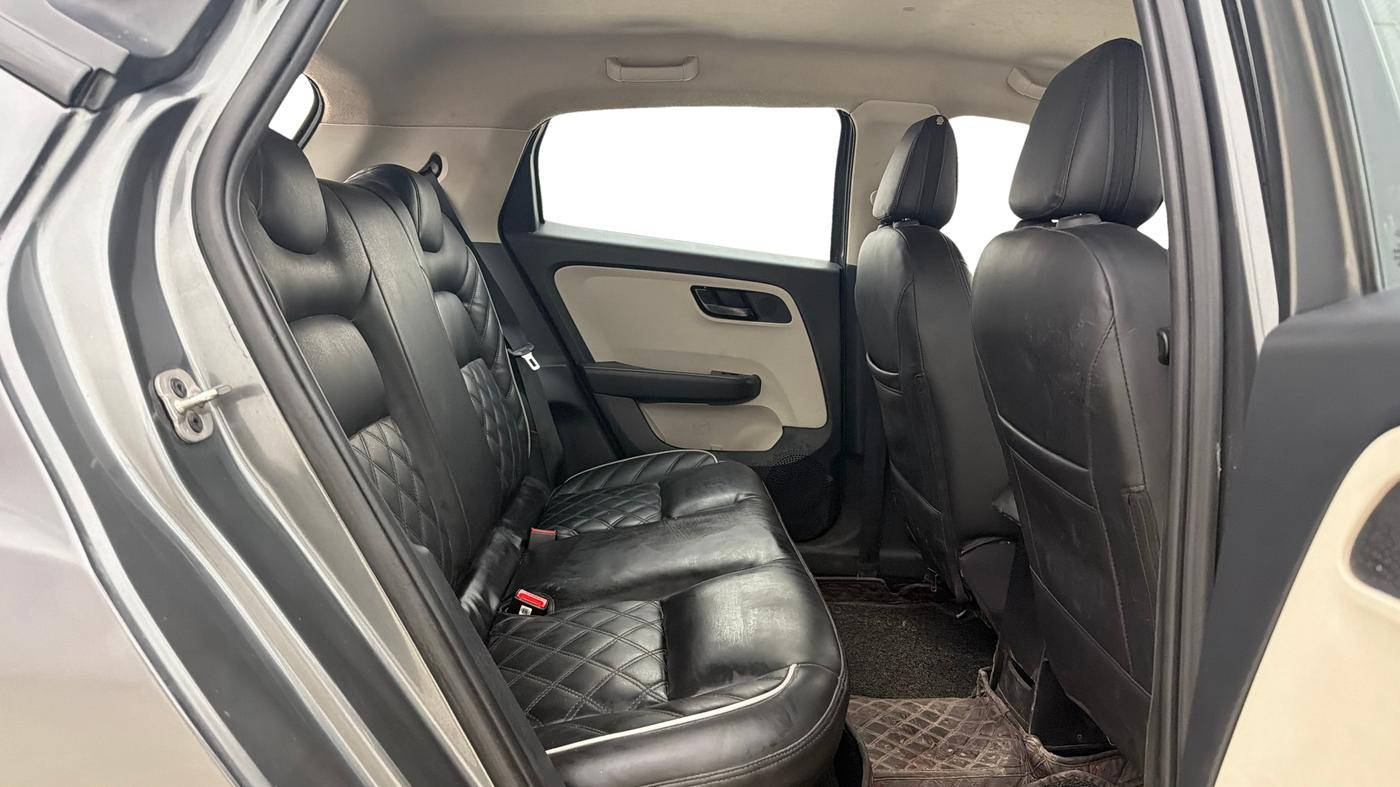 2022 Tata ALTROZ XT PETROL, Petrol, Manual, 54,918 km, Right Side Rear Door Cabin