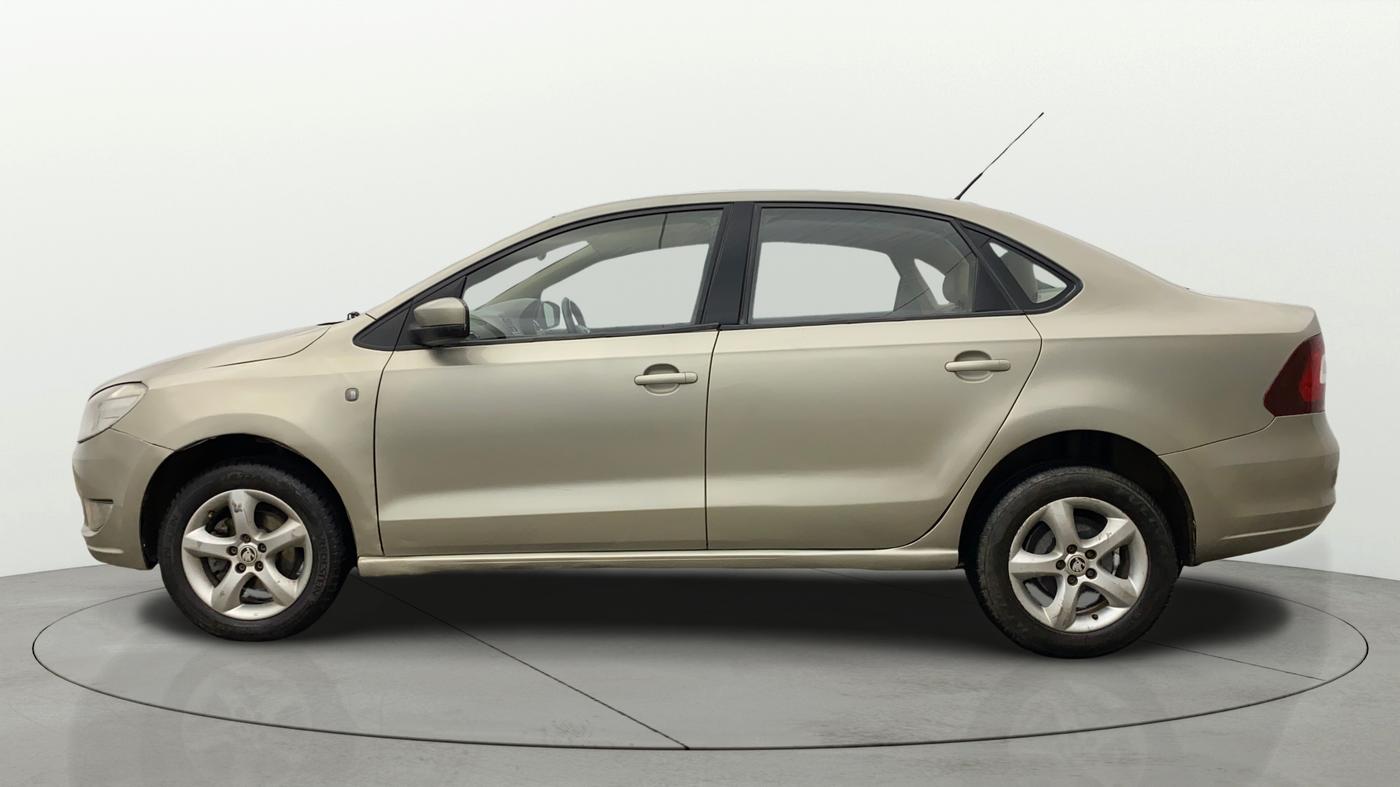 2014 Skoda Rapid AMBITION 1.6 MPI MT, Petrol, Manual, 85,441 km, Left Side
