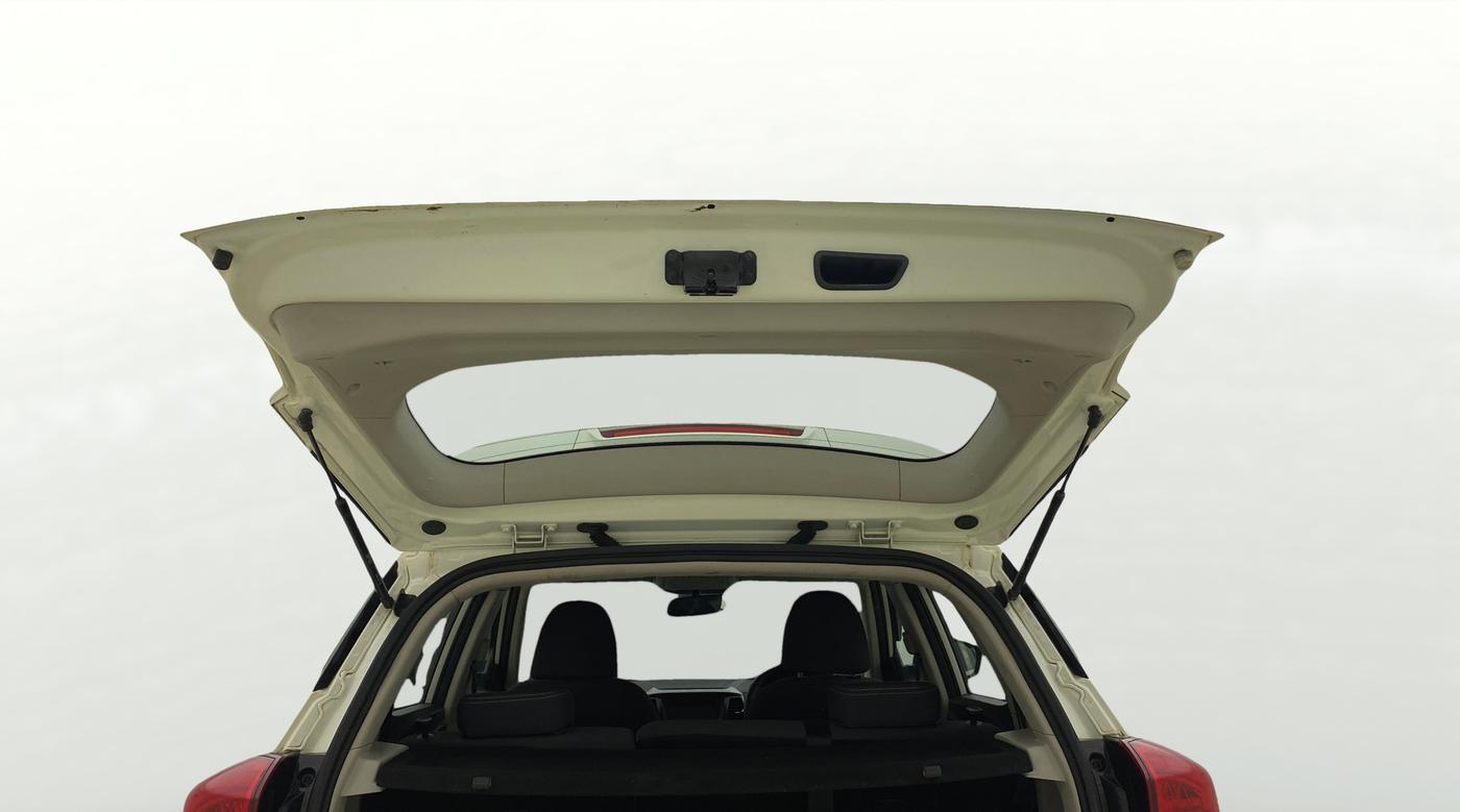 2022 Mahindra XUV300 W8 1.2 PETROL, Petrol, Manual, 62,411 km, Boot Door Open
