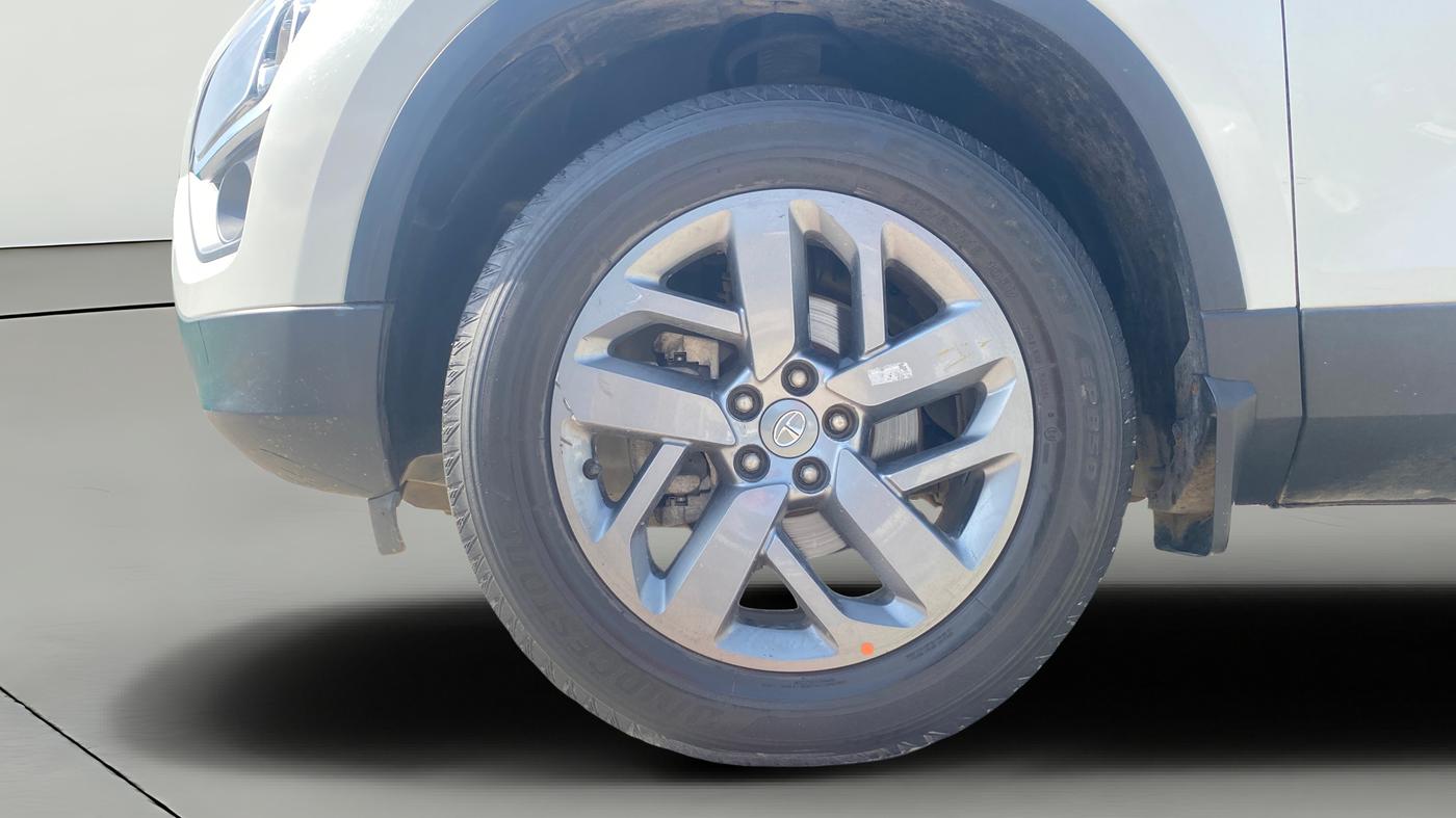 2022 Tata Safari XT PLUS, Diesel, Manual, 84,703 km, Left Front Wheel