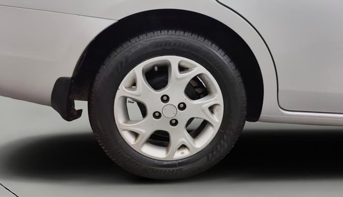 2015 Renault Scala RXL PETROL, Petrol, Manual, 44,881 km, Right Rear Wheel