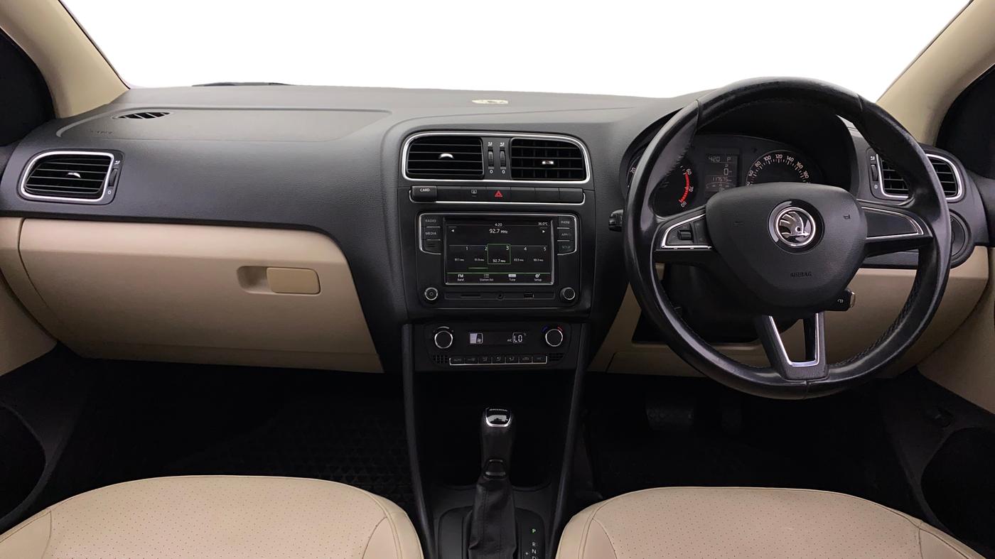 2017 Skoda Rapid STYLE 1.6 MPI AT, Petrol, Automatic, 1,17,571 km, Dashboard