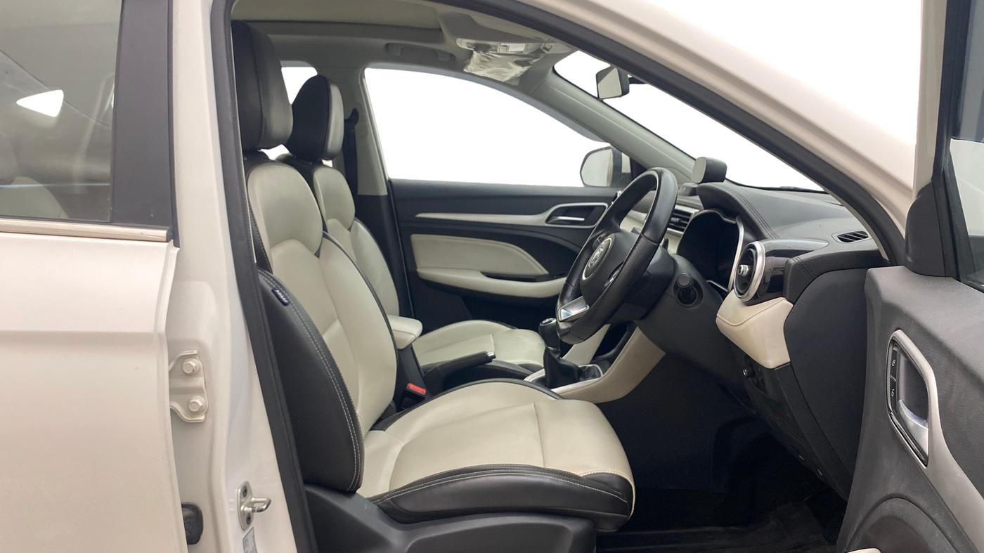 2022 MG ASTOR SHARP 1.5 MT, Petrol, Manual, 68,893 km, Right Side Front Door Cabin